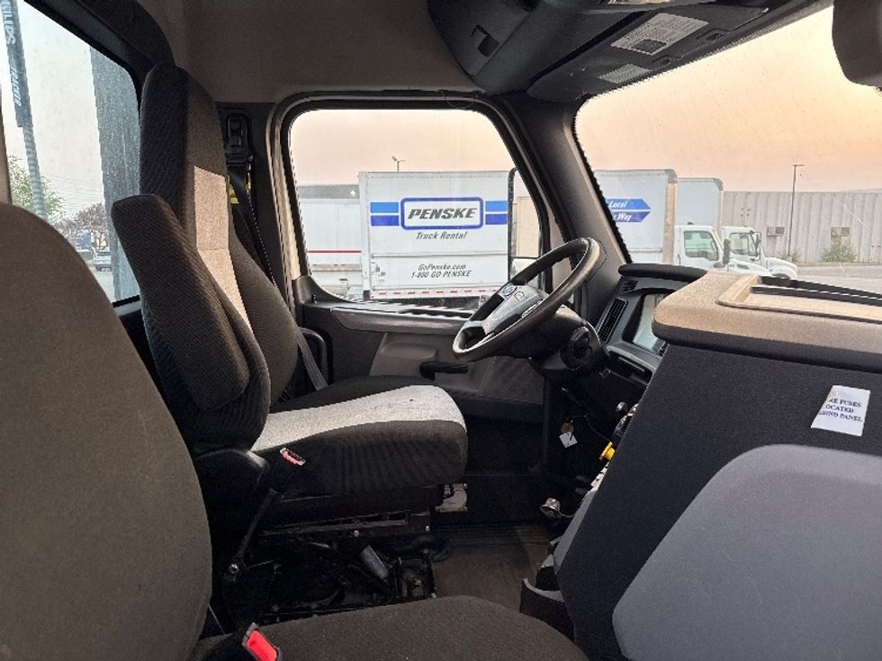Day Cab Tractor-Heavy Duty Tractors-Freightliner-2020-T12664ST-Salt Lake City-UT-242,178\n\t\tmiles-$ 60,750 - Image 14