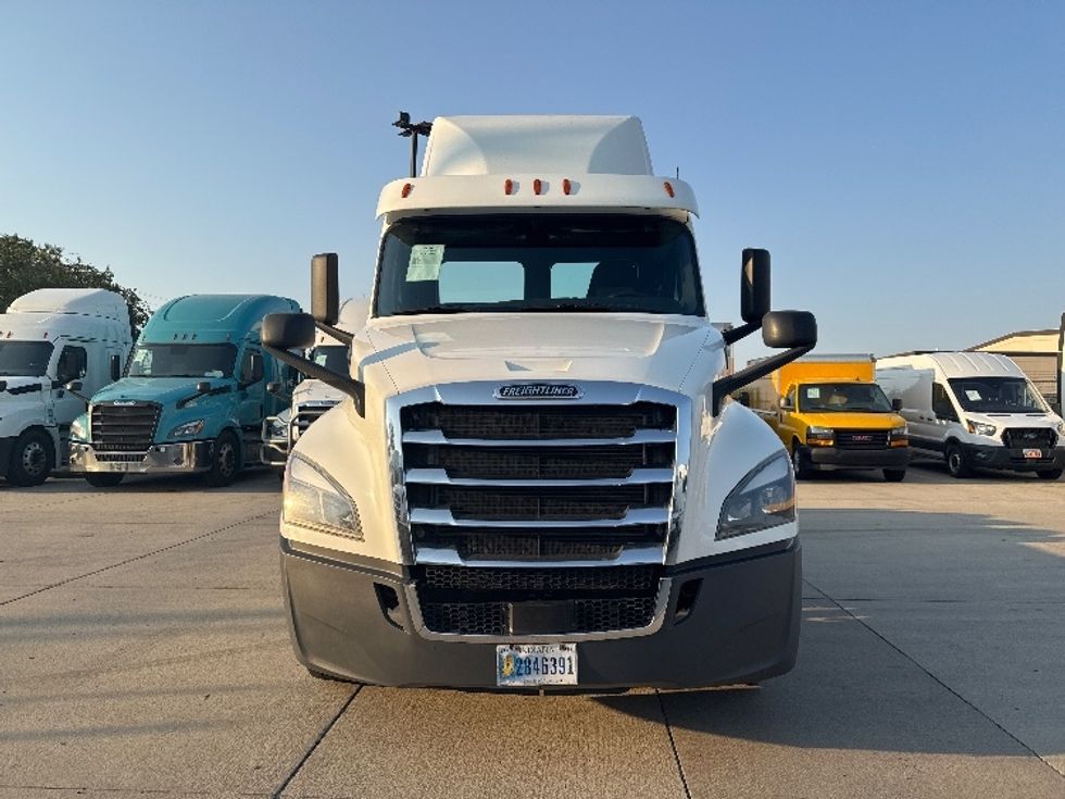 Day Cab Tractor-Heavy Duty Tractors-Freightliner-2020-T12664ST-Salt Lake City-UT-242,178\n\t\tmiles-$ 60,750 - Image 2