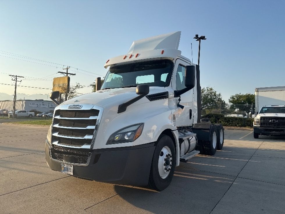 Day Cab Tractor-Heavy Duty Tractors-Freightliner-2020-T12664ST-Salt Lake City-UT-242,178\n\t\tmiles-$ 60,750 - Image 3