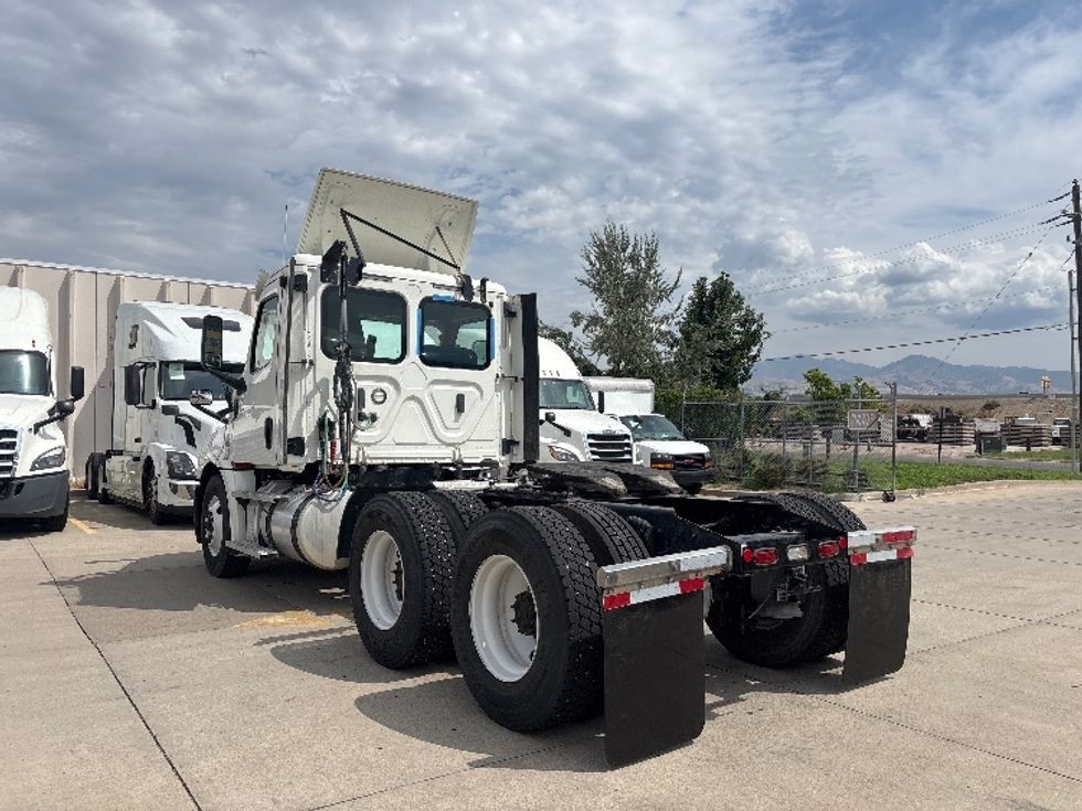 Day Cab Tractor-Heavy Duty Tractors-Freightliner-2020-T12664ST-Salt Lake City-UT-242,178\n\t\tmiles-$ 60,750 - Image 5
