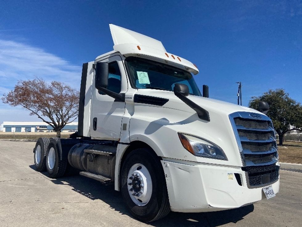 Day Cab Tractor-Heavy Duty Tractors-Freightliner-2020-T12664ST-San Antonio-TX-153,626\n\t\tmiles-$ 66,500 - Image 1