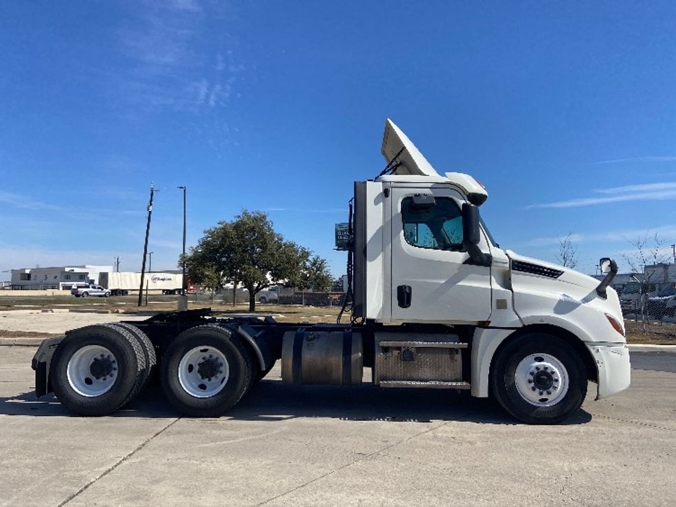 Day Cab Tractor-Heavy Duty Tractors-Freightliner-2020-T12664ST-San Antonio-TX-153,626\n\t\tmiles-$ 66,500 - Image 8