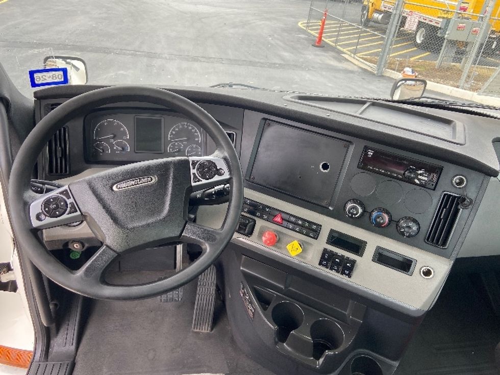 Day Cab Tractor-Heavy Duty Tractors-Freightliner-2020-T12664ST-San Antonio-TX-164,672\n\t\tmiles-$ 66,000 - Image 11