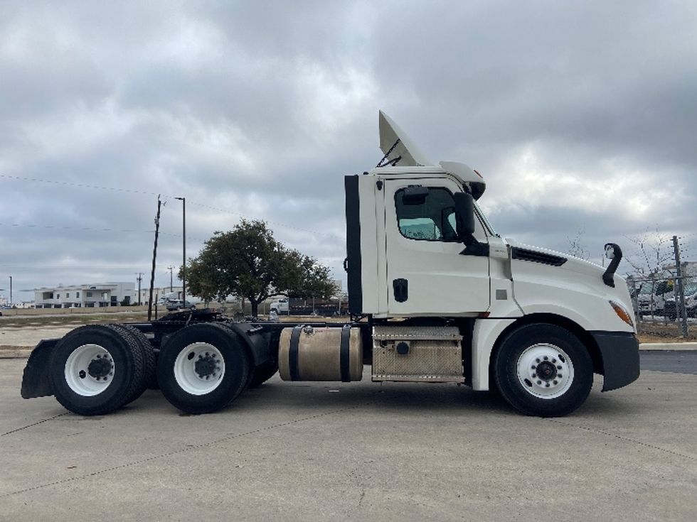 Day Cab Tractor-Heavy Duty Tractors-Freightliner-2020-T12664ST-San Antonio-TX-164,672\n\t\tmiles-$ 66,000 - Image 8