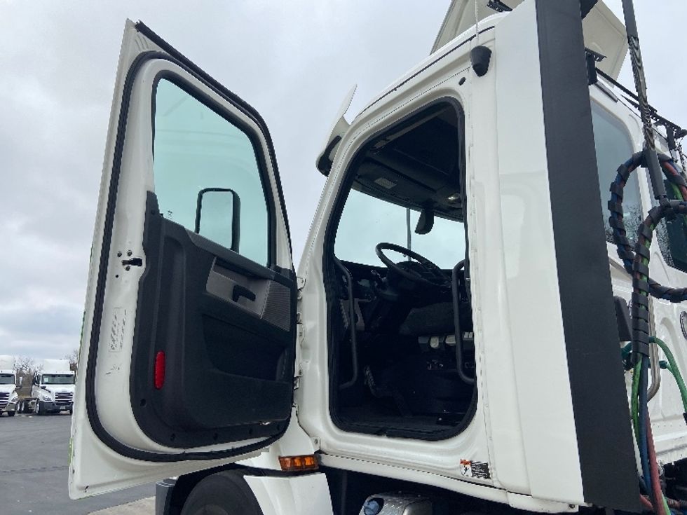 Day Cab Tractor-Heavy Duty Tractors-Freightliner-2020-T12664ST-San Antonio-TX-164,672\n\t\tmiles-$ 66,000 - Image 9