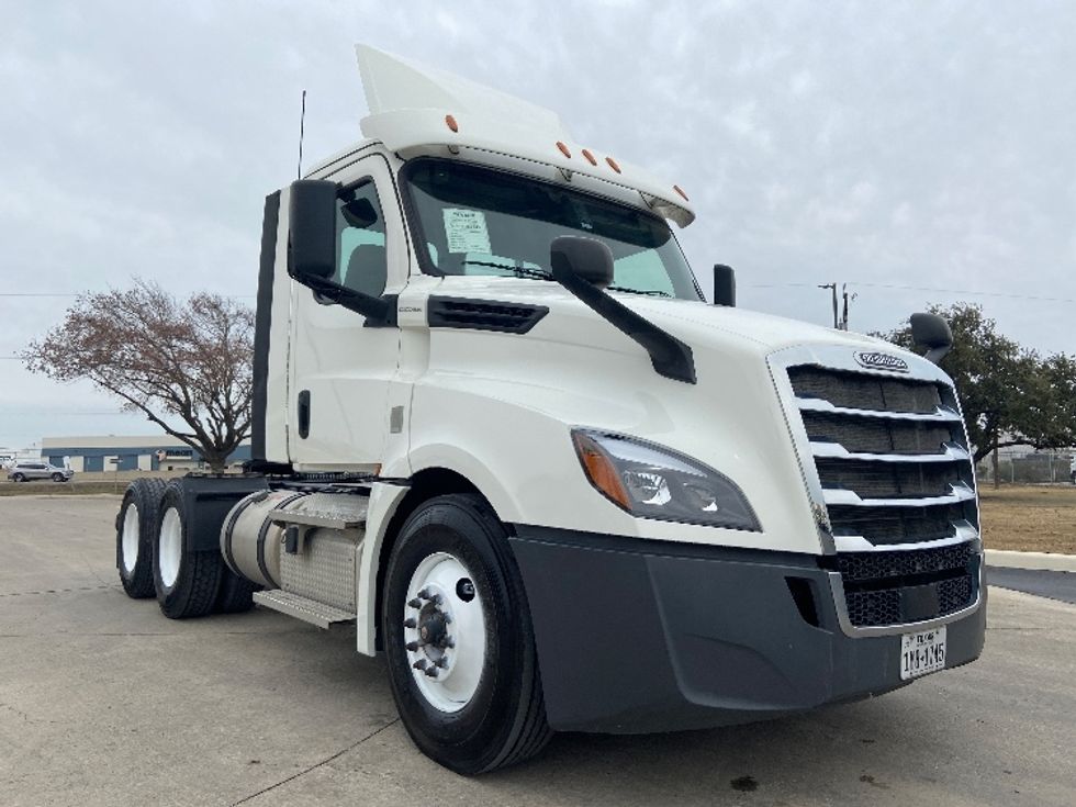 Day Cab Tractor-Heavy Duty Tractors-Freightliner-2020-T12664ST-San Antonio-TX-198,288\n\t\tmiles-$ 64,000 - Image 1