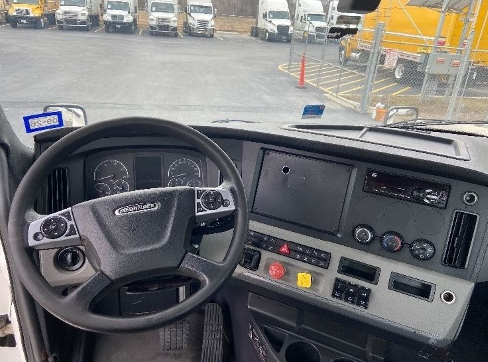 Day Cab Tractor-Heavy Duty Tractors-Freightliner-2020-T12664ST-San Antonio-TX-198,288\n\t\tmiles-$ 64,000 - Image 11