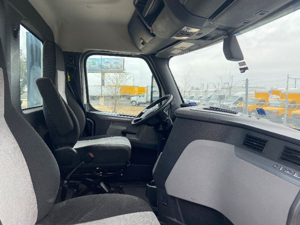 Day Cab Tractor-Heavy Duty Tractors-Freightliner-2020-T12664ST-San Antonio-TX-198,288\n\t\tmiles-$ 64,000 - Image 14