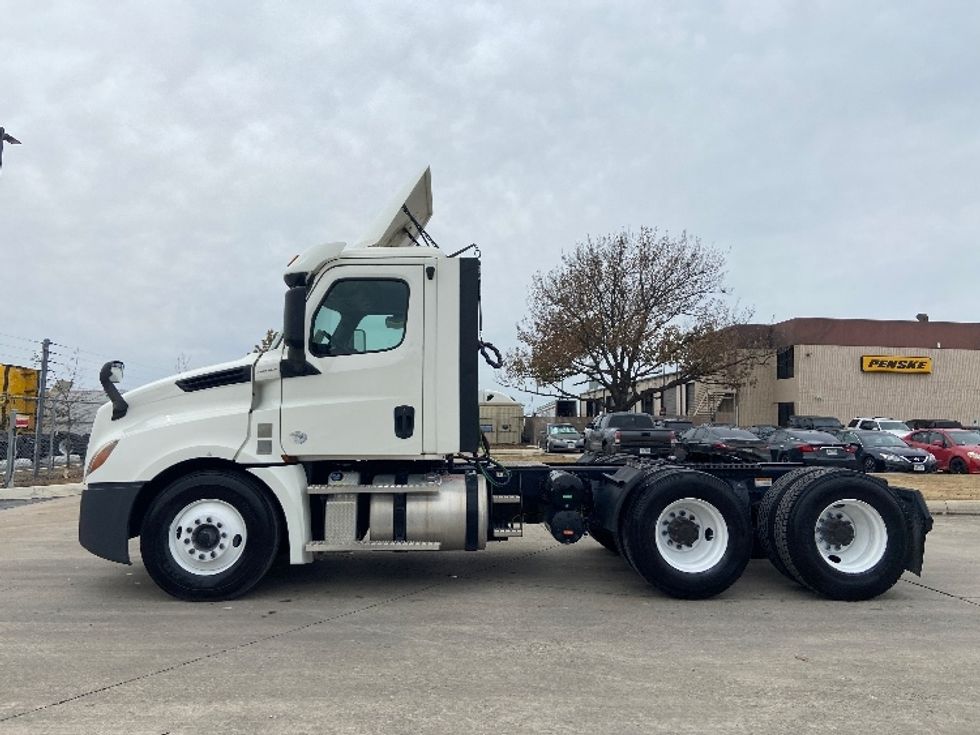 Day Cab Tractor-Heavy Duty Tractors-Freightliner-2020-T12664ST-San Antonio-TX-198,288\n\t\tmiles-$ 64,000 - Image 4