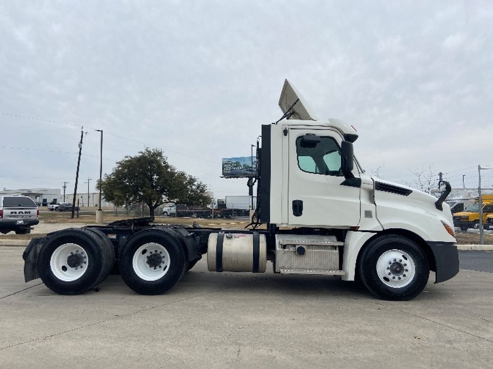 Day Cab Tractor-Heavy Duty Tractors-Freightliner-2020-T12664ST-San Antonio-TX-198,288\n\t\tmiles-$ 64,000 - Image 8