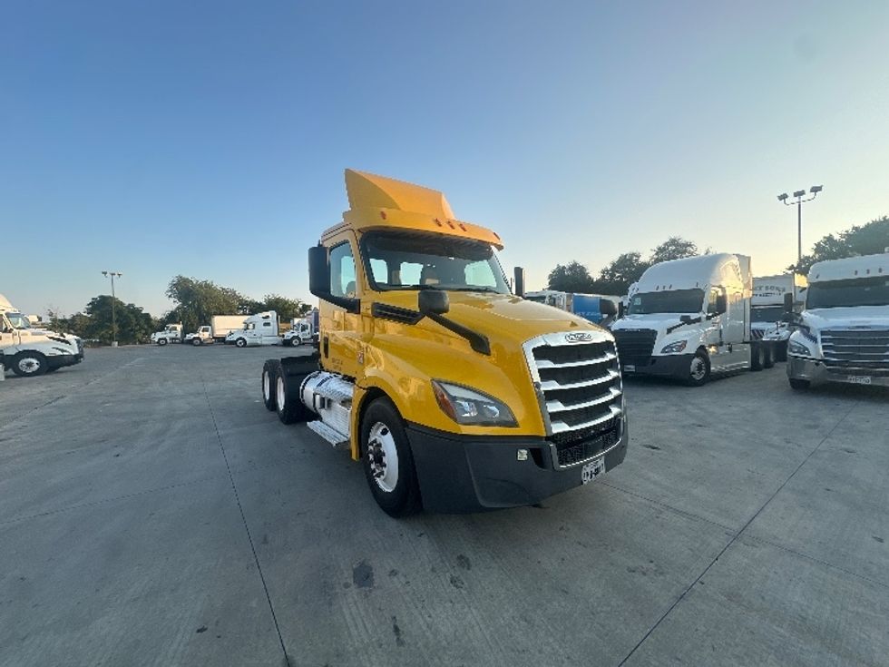 Day Cab Tractor-Heavy Duty Tractors-Freightliner-2020-T12664ST-San Antonio-TX-198,758\n\t\tmiles-$ 64,000 - Image 1