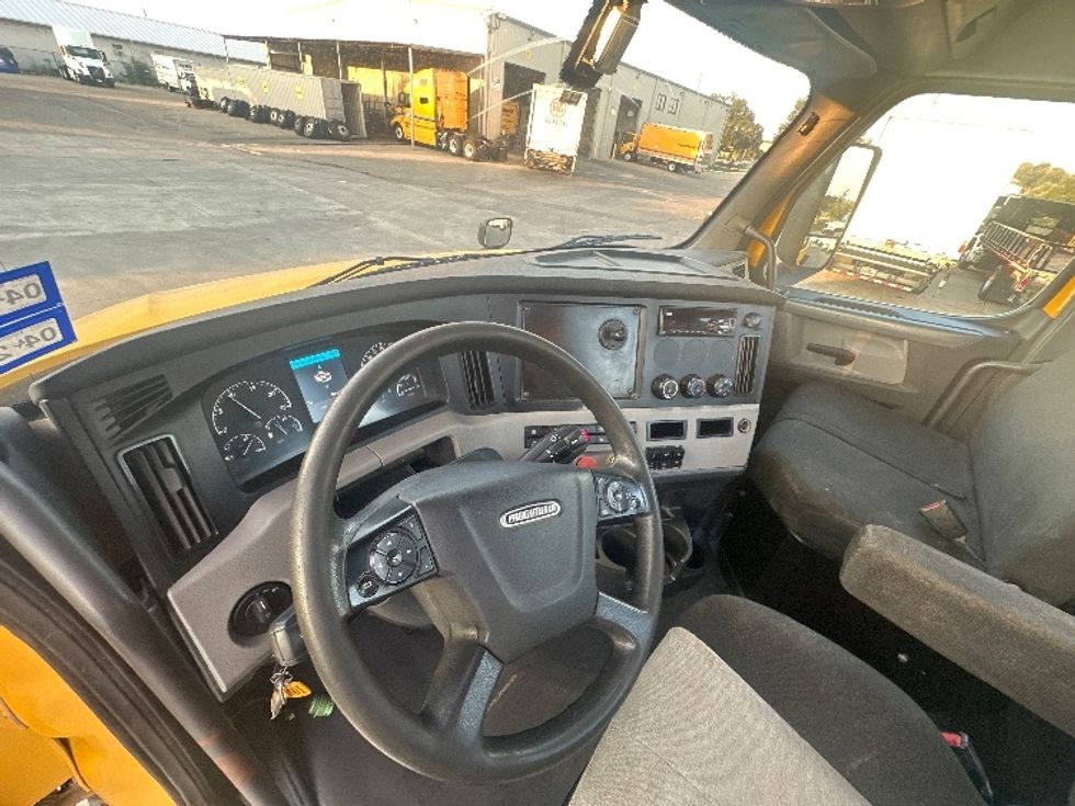 Day Cab Tractor-Heavy Duty Tractors-Freightliner-2020-T12664ST-San Antonio-TX-198,758\n\t\tmiles-$ 64,000 - Image 10