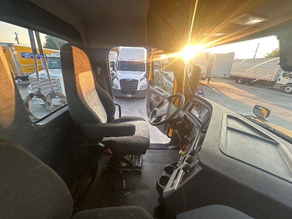 Day Cab Tractor-Heavy Duty Tractors-Freightliner-2020-T12664ST-San Antonio-TX-198,758\n\t\tmiles-$ 64,000 - Image 14
