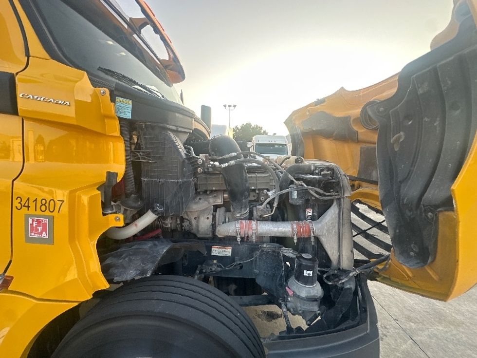 Day Cab Tractor-Heavy Duty Tractors-Freightliner-2020-T12664ST-San Antonio-TX-198,758\n\t\tmiles-$ 64,000 - Image 15