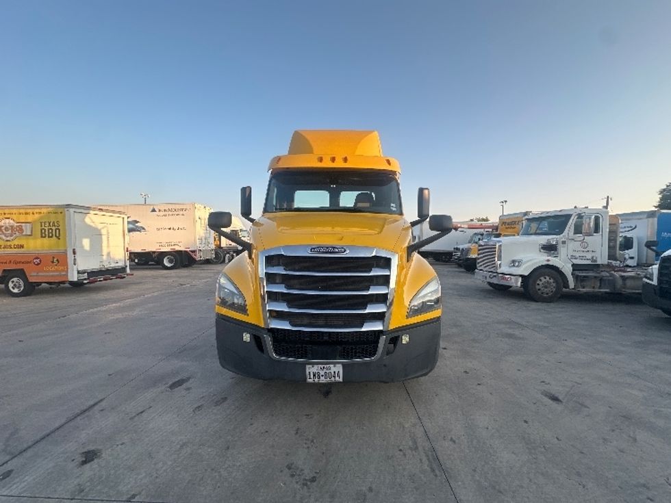 Day Cab Tractor-Heavy Duty Tractors-Freightliner-2020-T12664ST-San Antonio-TX-198,758\n\t\tmiles-$ 64,000 - Image 2