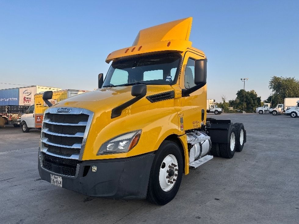 Day Cab Tractor-Heavy Duty Tractors-Freightliner-2020-T12664ST-San Antonio-TX-198,758\n\t\tmiles-$ 64,000 - Image 3