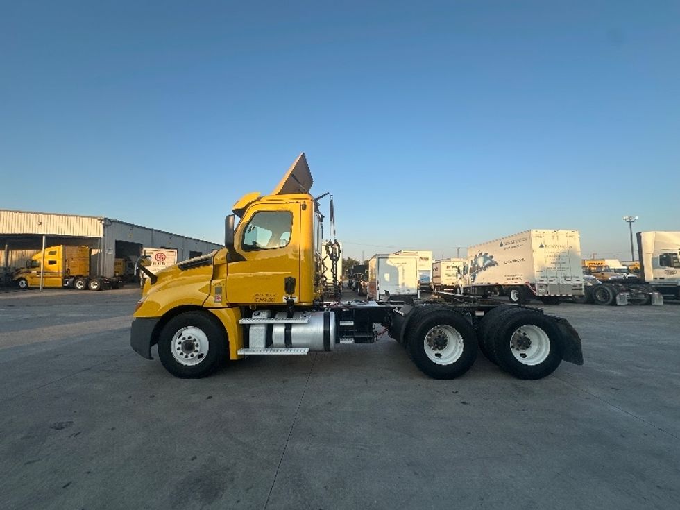 Day Cab Tractor-Heavy Duty Tractors-Freightliner-2020-T12664ST-San Antonio-TX-198,758\n\t\tmiles-$ 64,000 - Image 4