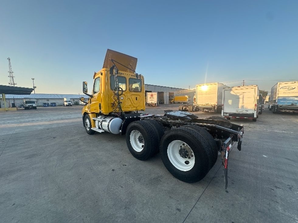 Day Cab Tractor-Heavy Duty Tractors-Freightliner-2020-T12664ST-San Antonio-TX-198,758\n\t\tmiles-$ 64,000 - Image 5
