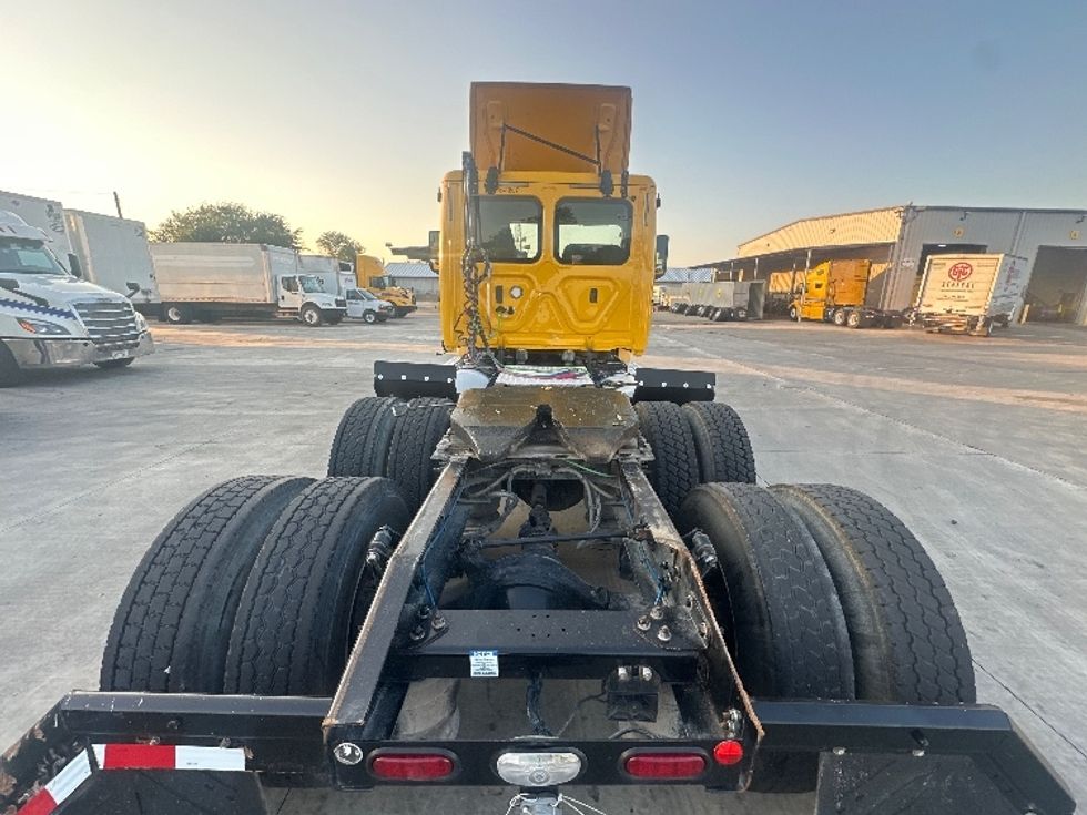 Day Cab Tractor-Heavy Duty Tractors-Freightliner-2020-T12664ST-San Antonio-TX-198,758\n\t\tmiles-$ 64,000 - Image 6