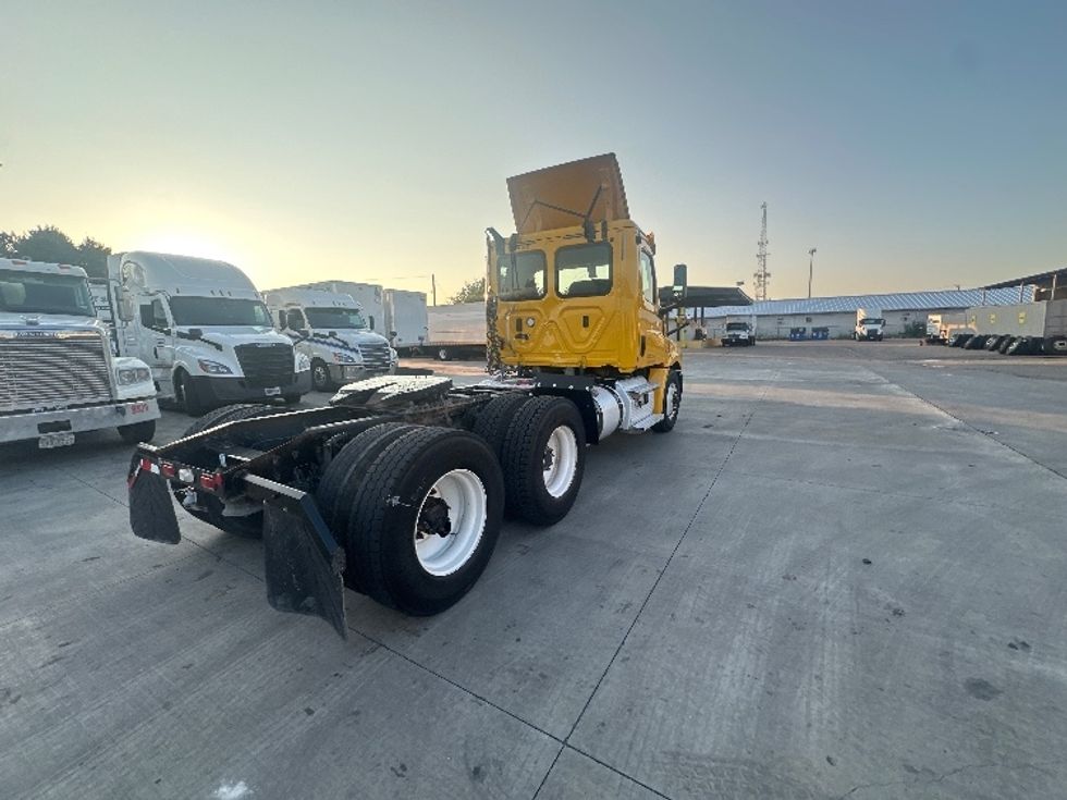 Day Cab Tractor-Heavy Duty Tractors-Freightliner-2020-T12664ST-San Antonio-TX-198,758\n\t\tmiles-$ 64,000 - Image 7