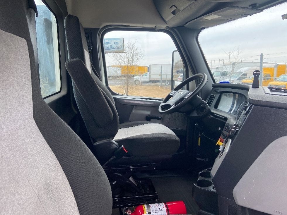 Day Cab Tractor-Heavy Duty Tractors-Freightliner-2020-T12664ST-San Antonio-TX-199,527\n\t\tmiles-$ 64,000 - Image 14