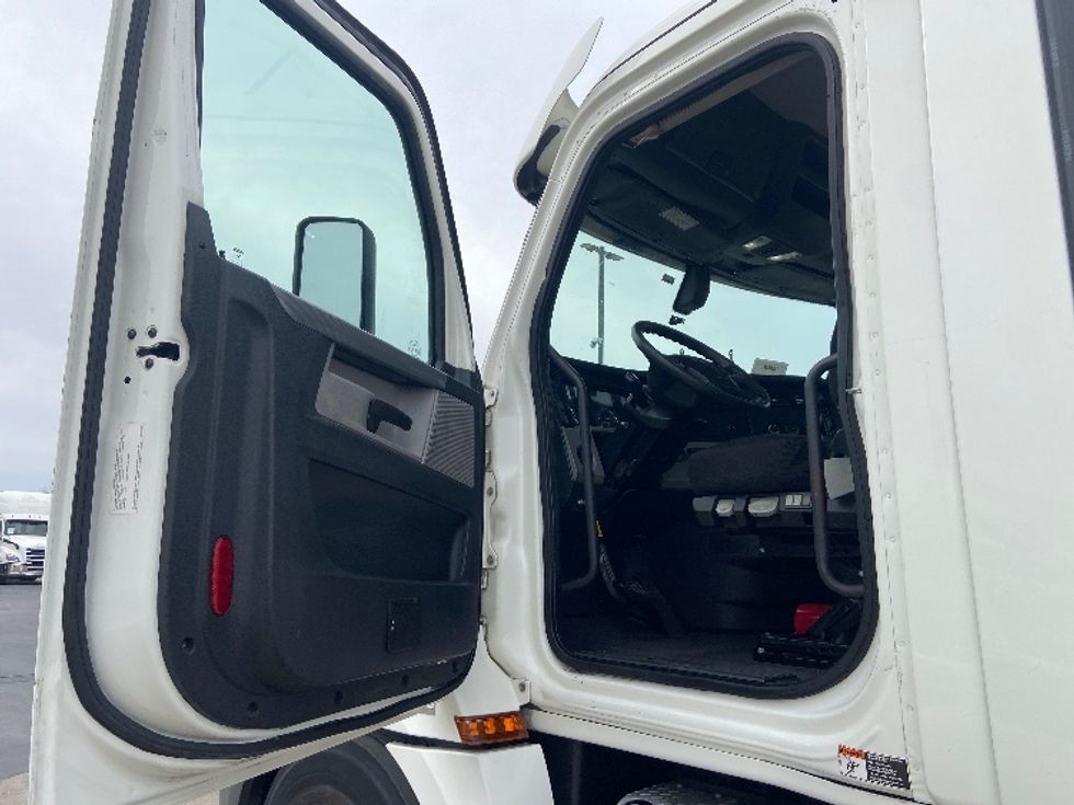 Day Cab Tractor-Heavy Duty Tractors-Freightliner-2020-T12664ST-San Antonio-TX-199,527\n\t\tmiles-$ 64,000 - Image 9