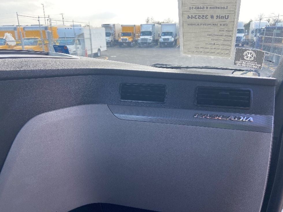 Day Cab Tractor-Heavy Duty Tractors-Freightliner-2020-T12664ST-San Antonio-TX-211,553\n\t\tmiles-$ 63,250 - Image 13