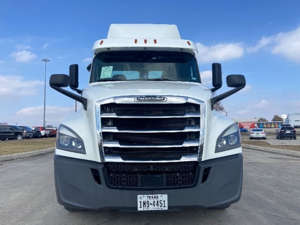 Day Cab Tractor-Heavy Duty Tractors-Freightliner-2020-T12664ST-San Antonio-TX-211,553\n\t\tmiles-$ 63,250 - Image 2