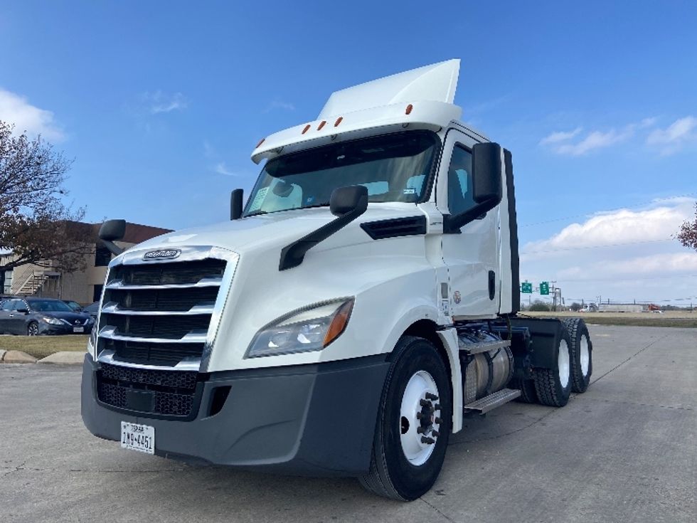 Day Cab Tractor-Heavy Duty Tractors-Freightliner-2020-T12664ST-San Antonio-TX-211,553\n\t\tmiles-$ 63,250 - Image 3