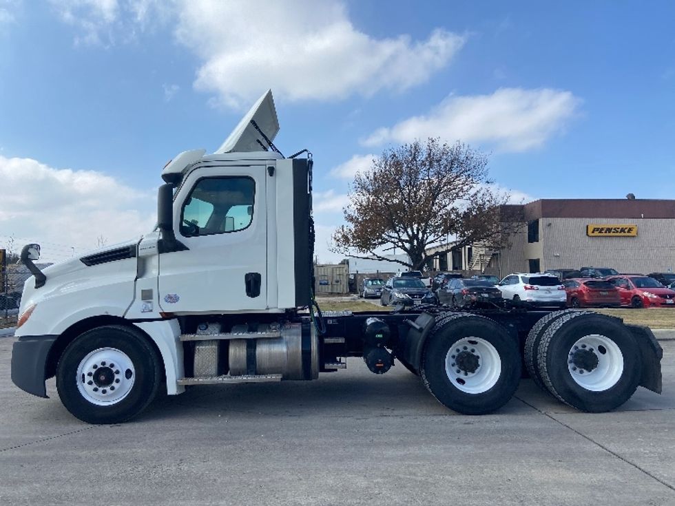 Day Cab Tractor-Heavy Duty Tractors-Freightliner-2020-T12664ST-San Antonio-TX-211,553\n\t\tmiles-$ 63,250 - Image 4
