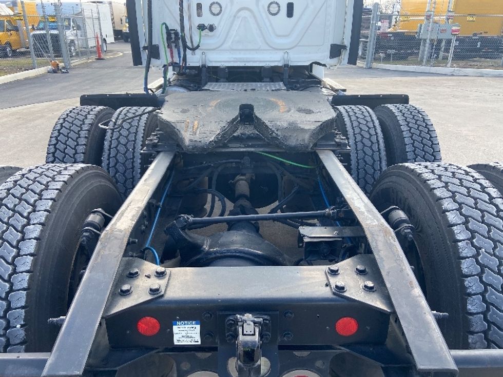 Day Cab Tractor-Heavy Duty Tractors-Freightliner-2020-T12664ST-San Antonio-TX-211,553\n\t\tmiles-$ 63,250 - Image 6