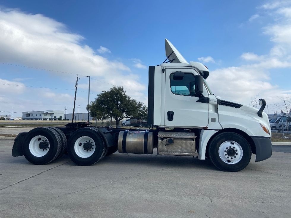 Day Cab Tractor-Heavy Duty Tractors-Freightliner-2020-T12664ST-San Antonio-TX-211,553\n\t\tmiles-$ 63,250 - Image 8