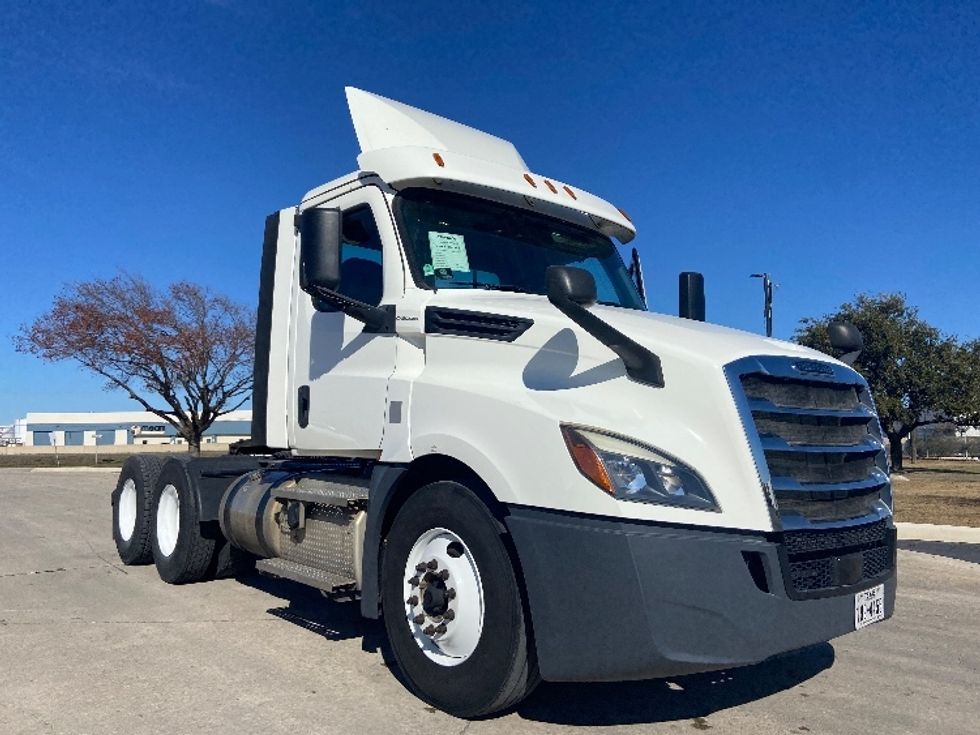 Day Cab Tractor-Heavy Duty Tractors-Freightliner-2020-T12664ST-San Antonio-TX-213,462\n\t\tmiles-$ 63,000 - Image 1