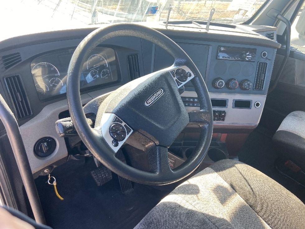 Day Cab Tractor-Heavy Duty Tractors-Freightliner-2020-T12664ST-San Antonio-TX-213,462\n\t\tmiles-$ 63,000 - Image 10