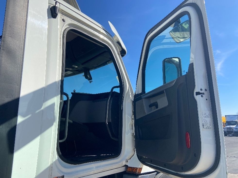 Day Cab Tractor-Heavy Duty Tractors-Freightliner-2020-T12664ST-San Antonio-TX-213,462\n\t\tmiles-$ 63,000 - Image 12