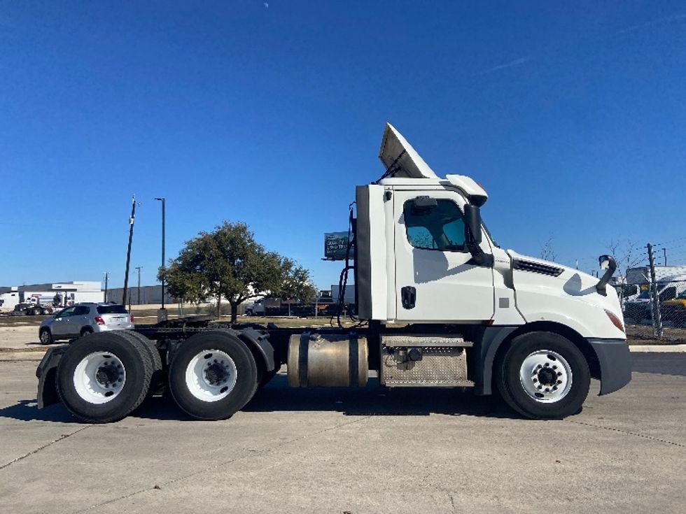 Day Cab Tractor-Heavy Duty Tractors-Freightliner-2020-T12664ST-San Antonio-TX-213,462\n\t\tmiles-$ 63,000 - Image 8