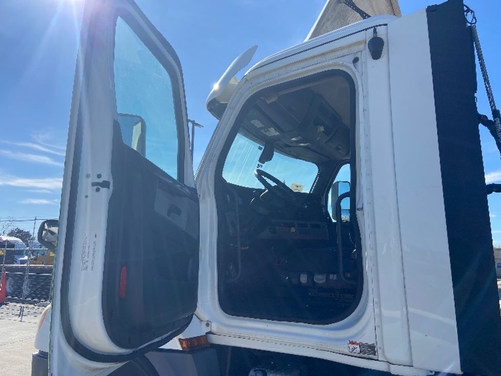 Day Cab Tractor-Heavy Duty Tractors-Freightliner-2020-T12664ST-San Antonio-TX-213,462\n\t\tmiles-$ 63,000 - Image 9