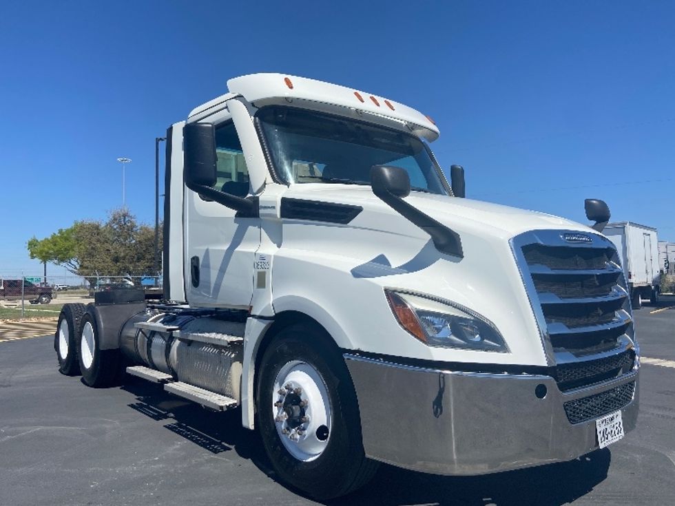 Day Cab Tractor-Heavy Duty Tractors-Freightliner-2020-T12664ST-San Antonio-TX-229,130\n\t\tmiles-$ 56,750 - Image 1