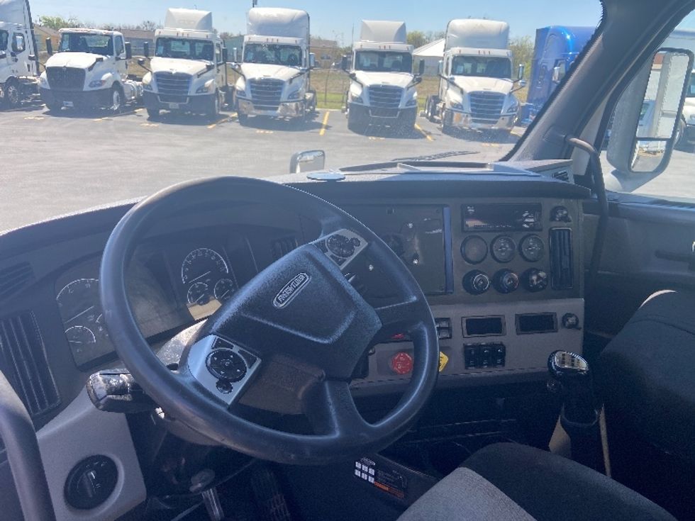 Day Cab Tractor-Heavy Duty Tractors-Freightliner-2020-T12664ST-San Antonio-TX-229,130\n\t\tmiles-$ 56,750 - Image 10