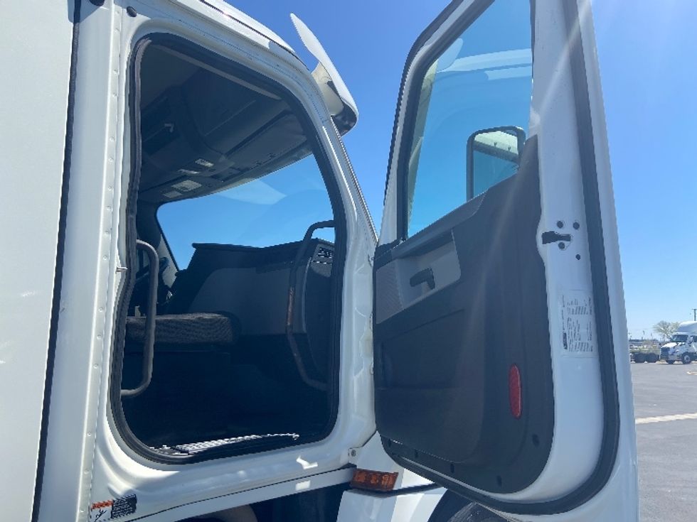 Day Cab Tractor-Heavy Duty Tractors-Freightliner-2020-T12664ST-San Antonio-TX-229,130\n\t\tmiles-$ 56,750 - Image 12