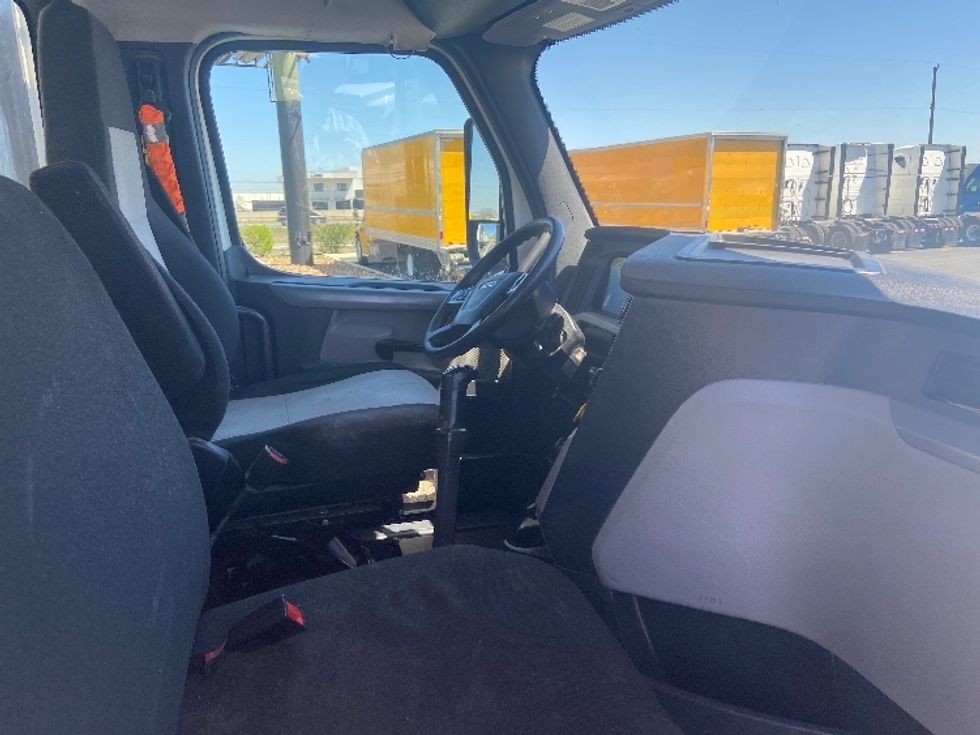 Day Cab Tractor-Heavy Duty Tractors-Freightliner-2020-T12664ST-San Antonio-TX-229,130\n\t\tmiles-$ 56,750 - Image 14