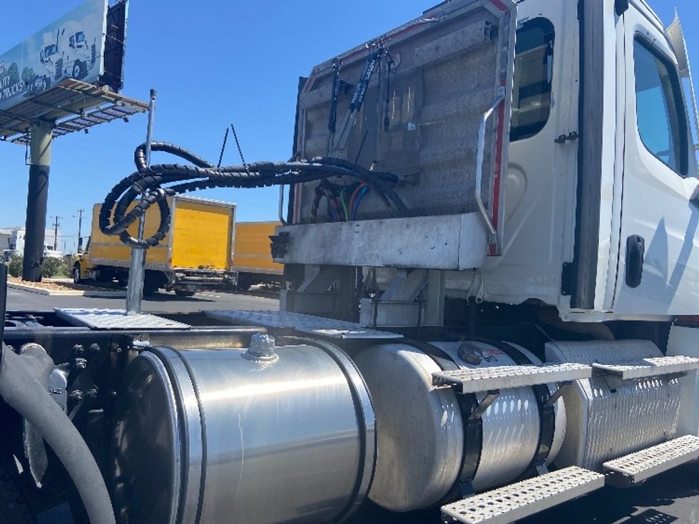 Day Cab Tractor-Heavy Duty Tractors-Freightliner-2020-T12664ST-San Antonio-TX-229,130\n\t\tmiles-$ 56,750 - Image 17