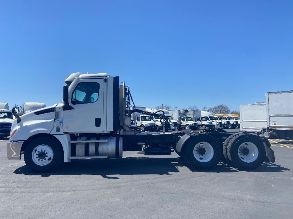 Day Cab Tractor-Heavy Duty Tractors-Freightliner-2020-T12664ST-San Antonio-TX-229,130\n\t\tmiles-$ 56,750 - Image 4