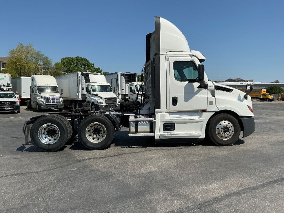 Day Cab Tractor-Heavy Duty Tractors-Freightliner-2020-T12664ST-San Antonio-TX-242,806\n\t\tmiles-$ 67,250 - Image 8