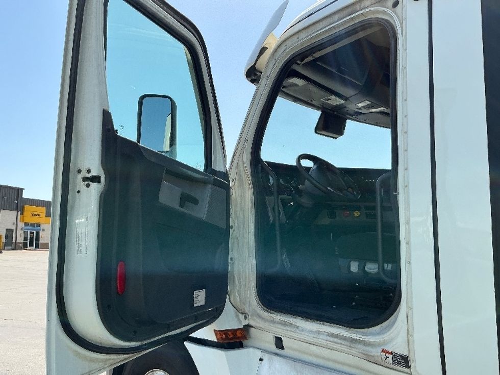 Day Cab Tractor-Heavy Duty Tractors-Freightliner-2020-T12664ST-San Antonio-TX-242,806\n\t\tmiles-$ 67,250 - Image 9