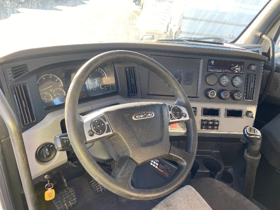 Day Cab Tractor-Heavy Duty Tractors-Freightliner-2020-T12664ST-San Antonio-TX-251,398\n\t\tmiles-$ 57,000 - Image 10