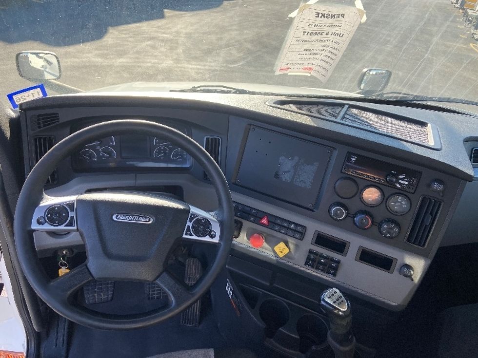 Day Cab Tractor-Heavy Duty Tractors-Freightliner-2020-T12664ST-San Antonio-TX-251,398\n\t\tmiles-$ 57,000 - Image 11
