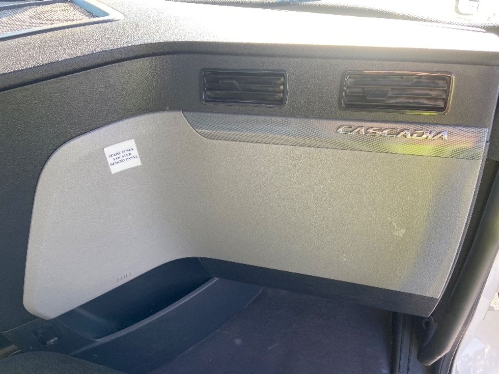 Day Cab Tractor-Heavy Duty Tractors-Freightliner-2020-T12664ST-San Antonio-TX-251,398\n\t\tmiles-$ 57,000 - Image 13