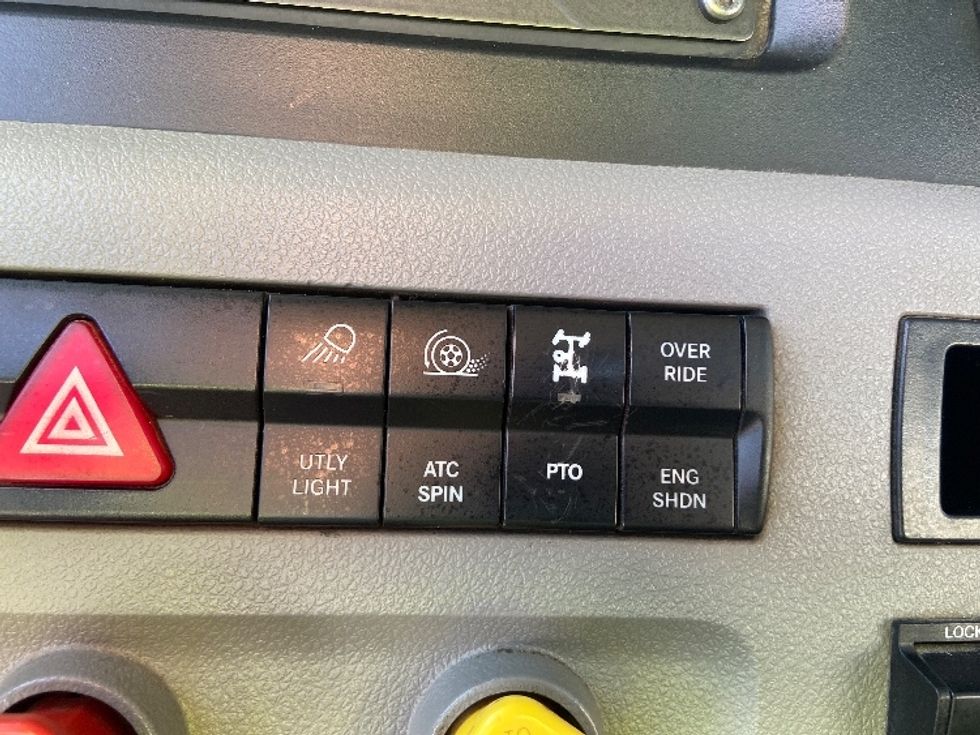 Day Cab Tractor-Heavy Duty Tractors-Freightliner-2020-T12664ST-San Antonio-TX-251,398\n\t\tmiles-$ 57,000 - Image 17