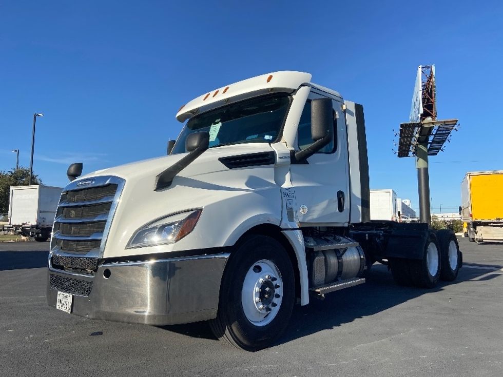 Day Cab Tractor-Heavy Duty Tractors-Freightliner-2020-T12664ST-San Antonio-TX-251,398\n\t\tmiles-$ 57,000 - Image 3